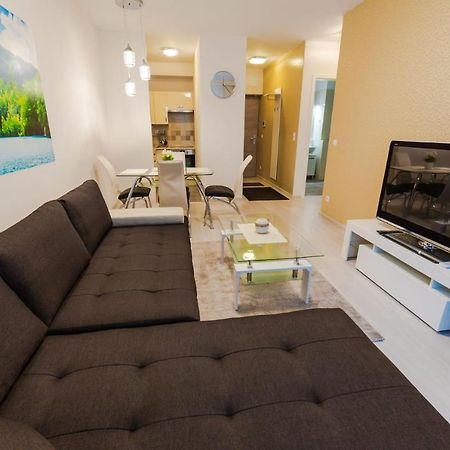 Ferienwohnung Corvin Promenade With Free Parking Budapest Exterior foto