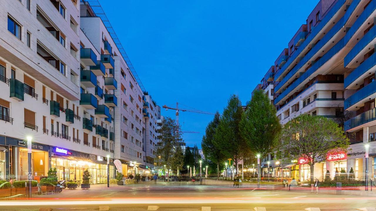 Ferienwohnung Corvin Promenade With Free Parking Budapest Exterior foto